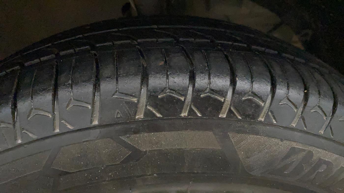 2021 Maruti Swift VXI, Petrol, Manual, 79,881 km, Right Front Tyre Tread