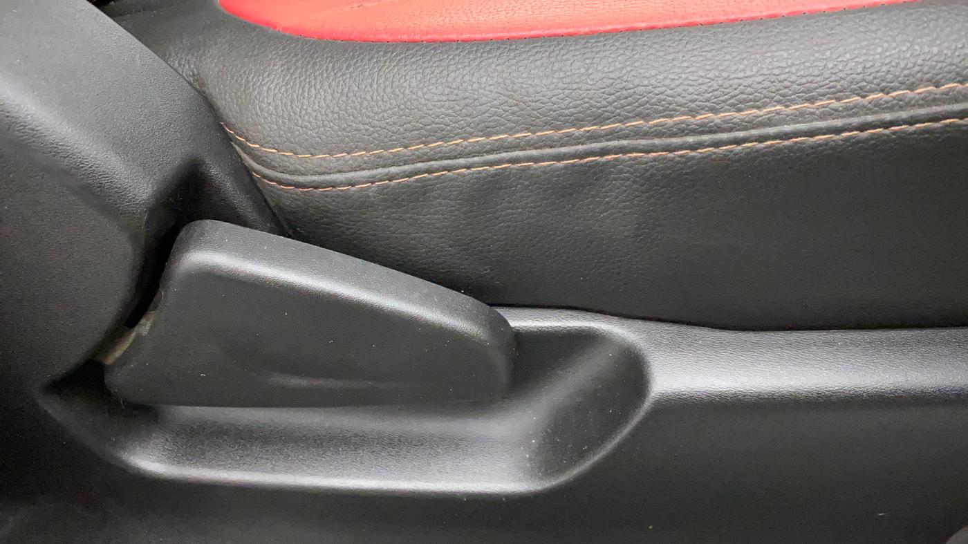 2017 Datsun Redi Go T(O) 1.0, Petrol, Manual, 48,186 km, Driver Side Adjustment Panel