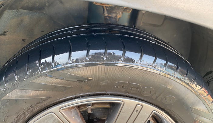 2019 Renault Kwid CLIMBER 1.0 AMT (O), Petrol, Automatic, 83,820 km, Right Front Tyre Tread