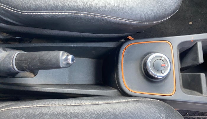 2019 Renault Kwid CLIMBER 1.0 AMT (O), Petrol, Automatic, 83,820 km, Gear Lever