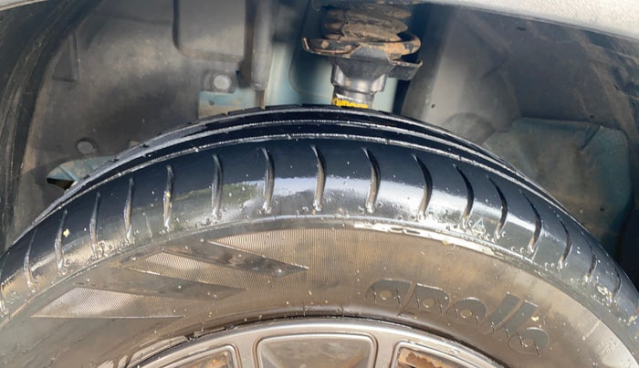 2019 Renault Kwid CLIMBER 1.0 AMT (O), Petrol, Automatic, 83,820 km, Left Front Tyre Tread