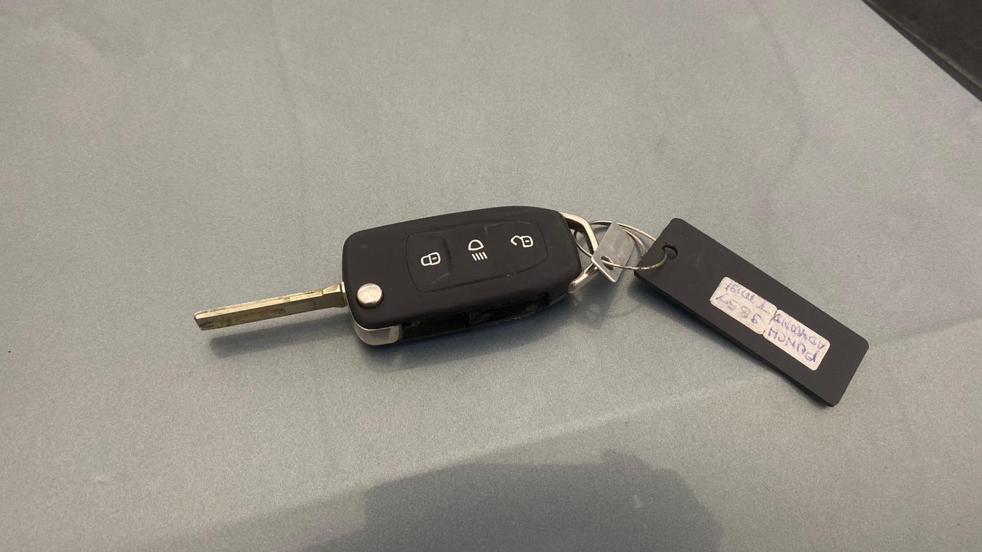 2021 Tata PUNCH ADVENTURE AMT, Petrol, Automatic, 56,452 km, Key Close Up