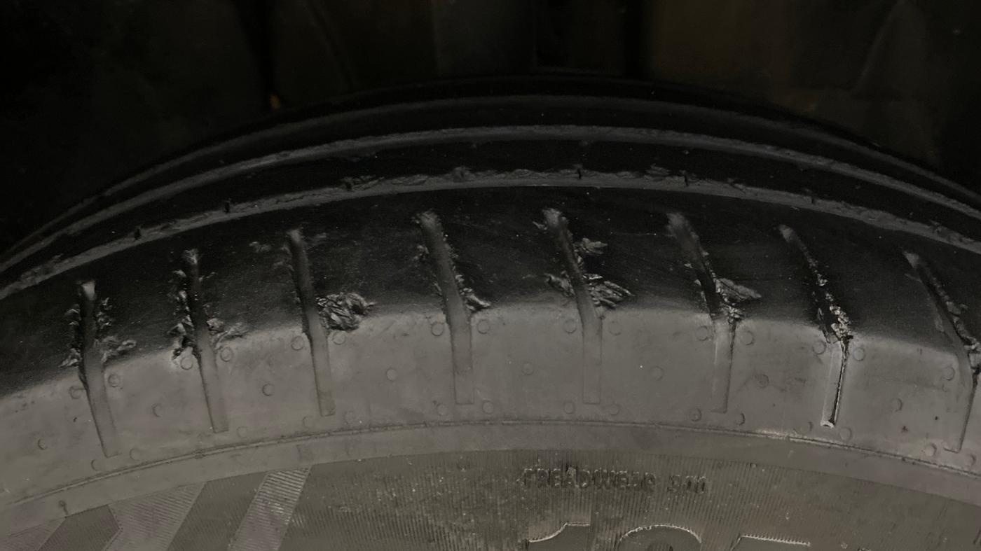 2021 Tata PUNCH ADVENTURE AMT, Petrol, Automatic, 56,452 km, Right Front Tyre Tread