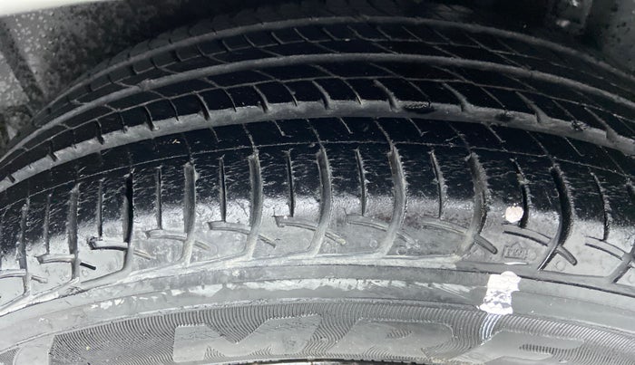 2013 Maruti Ertiga VDI ABS, Diesel, Manual, 49,425 km, Left Rear Tyre Tread