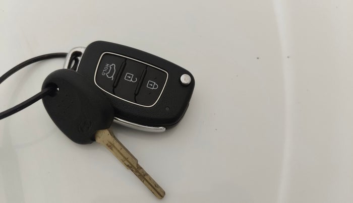 2020 Hyundai NEW I20 SPORTZ 1.0T GDI IMT, Petrol, Manual, 50,779 km, Key Close Up