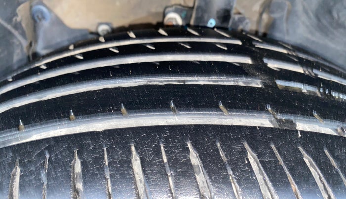 2013 Renault Duster RXL PETROL, Petrol, Manual, 59,188 km, Left Front Tyre Tread