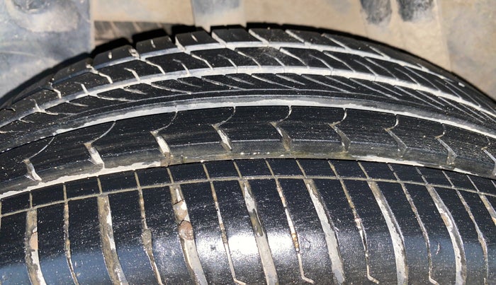 2013 Renault Duster RXL PETROL, Petrol, Manual, 59,188 km, Right Rear Tyre Tread