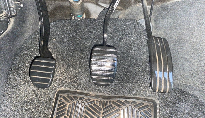 2013 Renault Duster RXL PETROL, Petrol, Manual, 59,188 km, Pedals