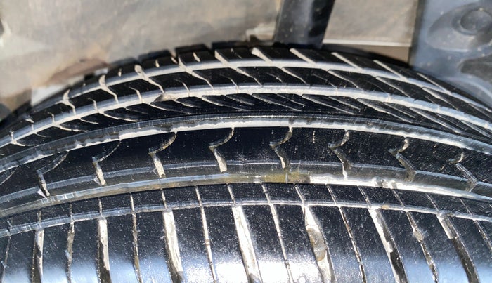 2013 Renault Duster RXL PETROL, Petrol, Manual, 59,188 km, Left Rear Tyre Tread