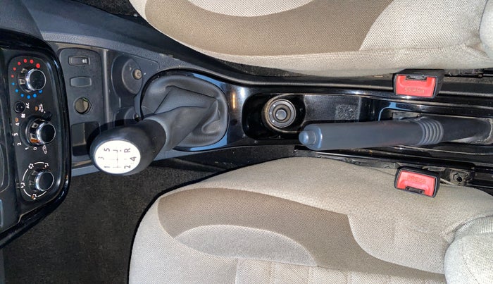 2013 Renault Duster RXL PETROL, Petrol, Manual, 59,188 km, Gear Lever