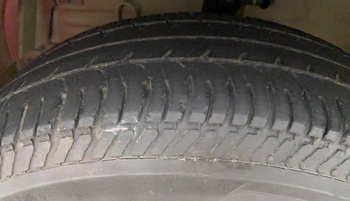 2016 Maruti Swift VXI, Petrol, Manual, 42,808 km, Left Front Tyre Tread