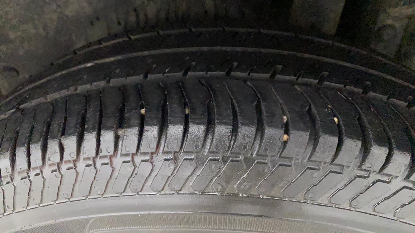 2016 Maruti Swift VXI, Petrol, Manual, 42,808 km, Left Rear Tyre Tread