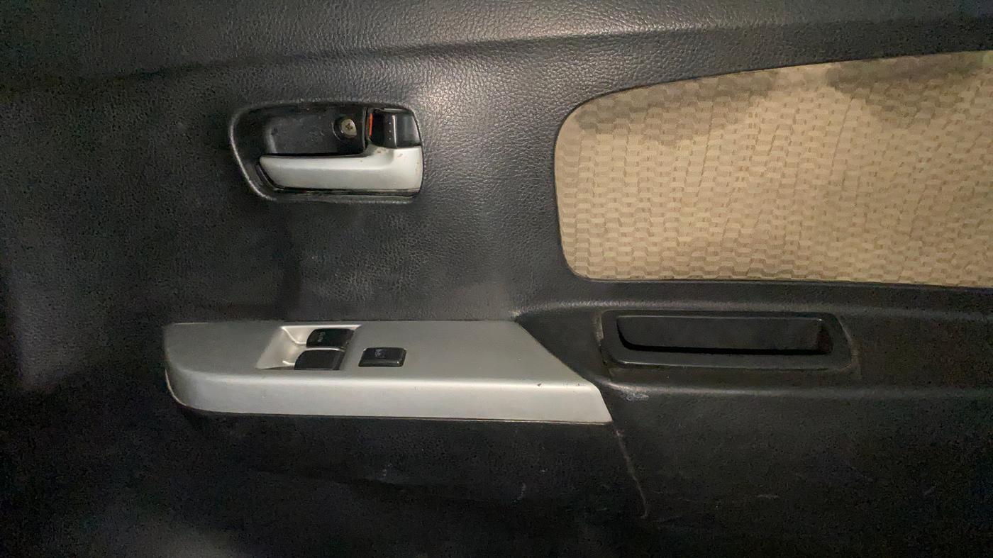 2017 Maruti Wagon R 1.0 LXI CNG, CNG, Manual, 71,612 km, Driver Side Door Panels Control