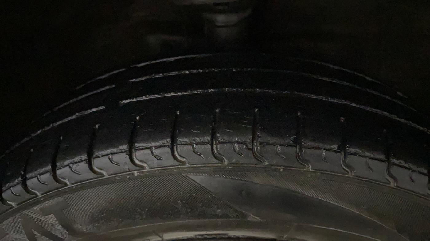 2017 Maruti Wagon R 1.0 LXI CNG, CNG, Manual, 71,612 km, Right Front Tyre Tread