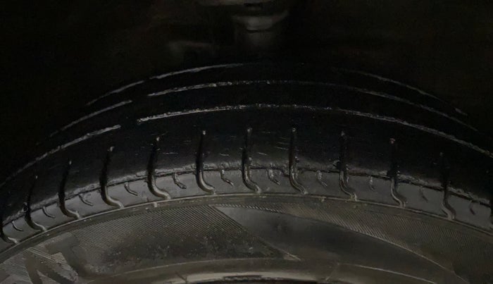 2017 Maruti Wagon R 1.0 LXI CNG, CNG, Manual, 71,489 km, Right Front Tyre Tread