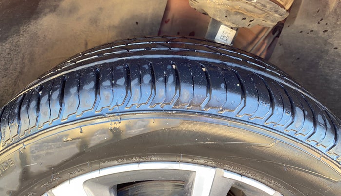 2022 Skoda SLAVIA STYLE 1.0L TSI AT, Petrol, Automatic, 20,469 km, Left Front Tyre Tread