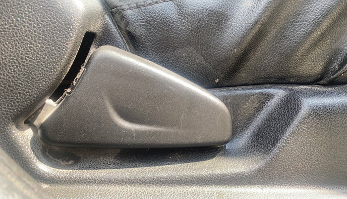 2017 Renault Kwid RXT 1.0 (O), CNG, Manual, 91,067 km, Driver Side Adjustment Panel