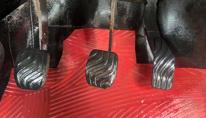 2017 Renault Kwid RXT 1.0 (O), CNG, Manual, 91,067 km, Pedals