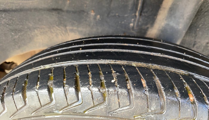 2017 Renault Kwid RXT 1.0 (O), CNG, Manual, 91,067 km, Left Rear Tyre Tread