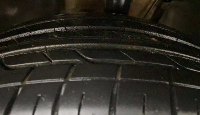 2022 Volkswagen TAIGUN HIGHLINE 1.0 TSI AT, Petrol, Automatic, 45,904 km, Left Front Tyre Tread