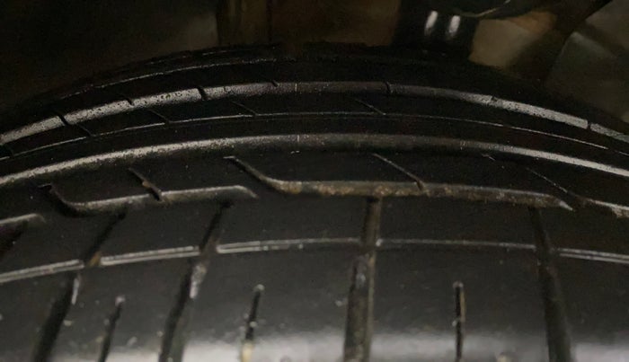 2022 Volkswagen TAIGUN HIGHLINE 1.0 TSI AT, Petrol, Automatic, 45,904 km, Right Front Tyre Tread