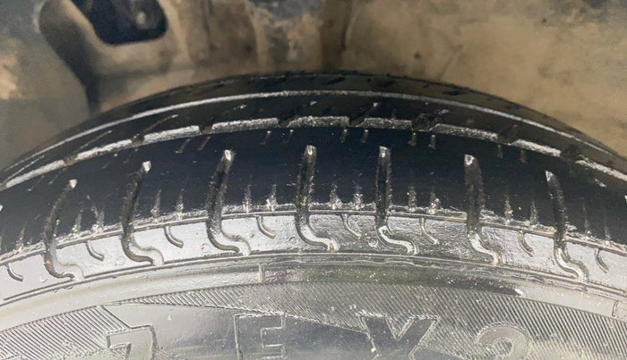 2022 Hyundai AURA S 1.2 CNG, CNG, Manual, 64,107 km, Left Front Tyre Tread