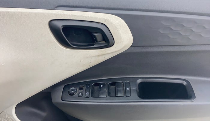 2022 Hyundai AURA S 1.2 CNG, CNG, Manual, 64,107 km, Driver Side Door Panels Control