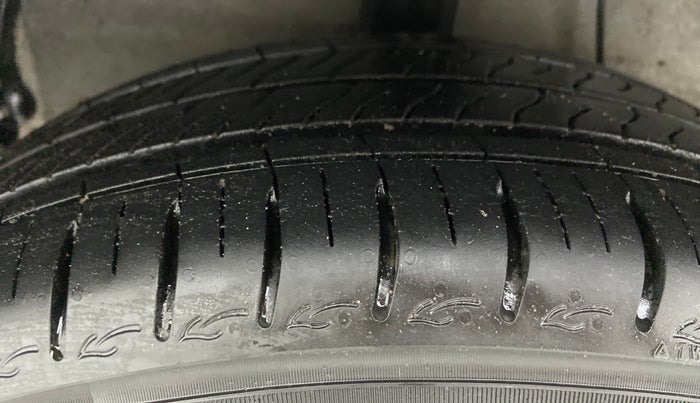 2020 Hyundai AURA SX PETROL, Petrol, Manual, 14,376 km, Right Rear Tyre Tread