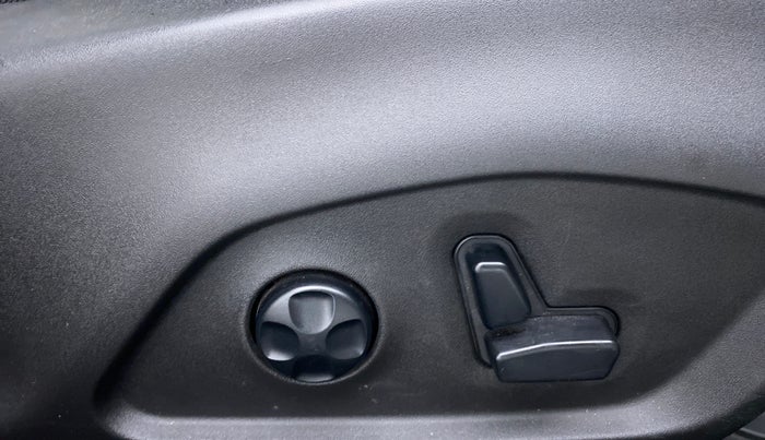 2018 Jeep Compass 2.0 LIMITED PLUS, Diesel, Manual, 61,083 km, Driver Side Adjustment Panel