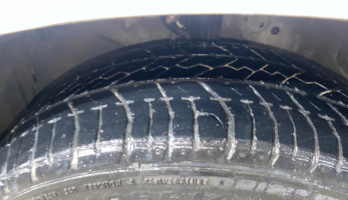 2014 Honda Amaze 1.2L I-VTEC E, Petrol, Manual, 86,135 km, Left Front Tyre Tread