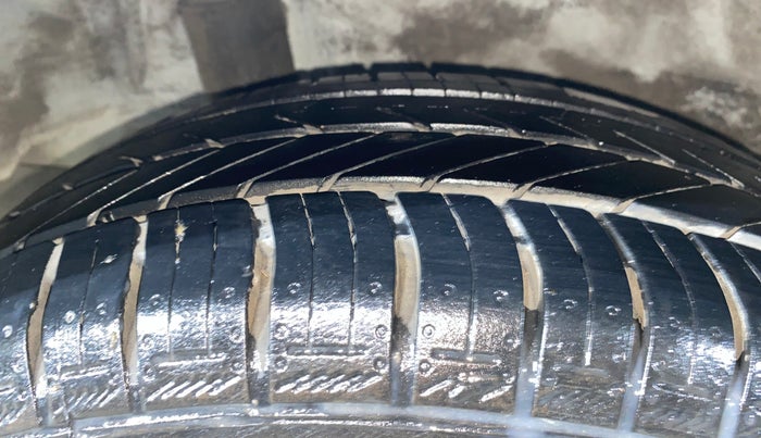 2014 Honda Amaze 1.2L I-VTEC E, Petrol, Manual, 86,135 km, Right Rear Tyre Tread