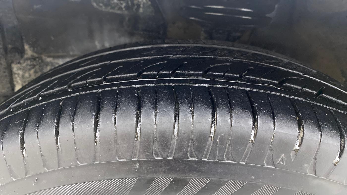 2016 Maruti Wagon R 1.0 VXI AMT, Petrol, Automatic, 58,760 km, Left Front Tyre Tread