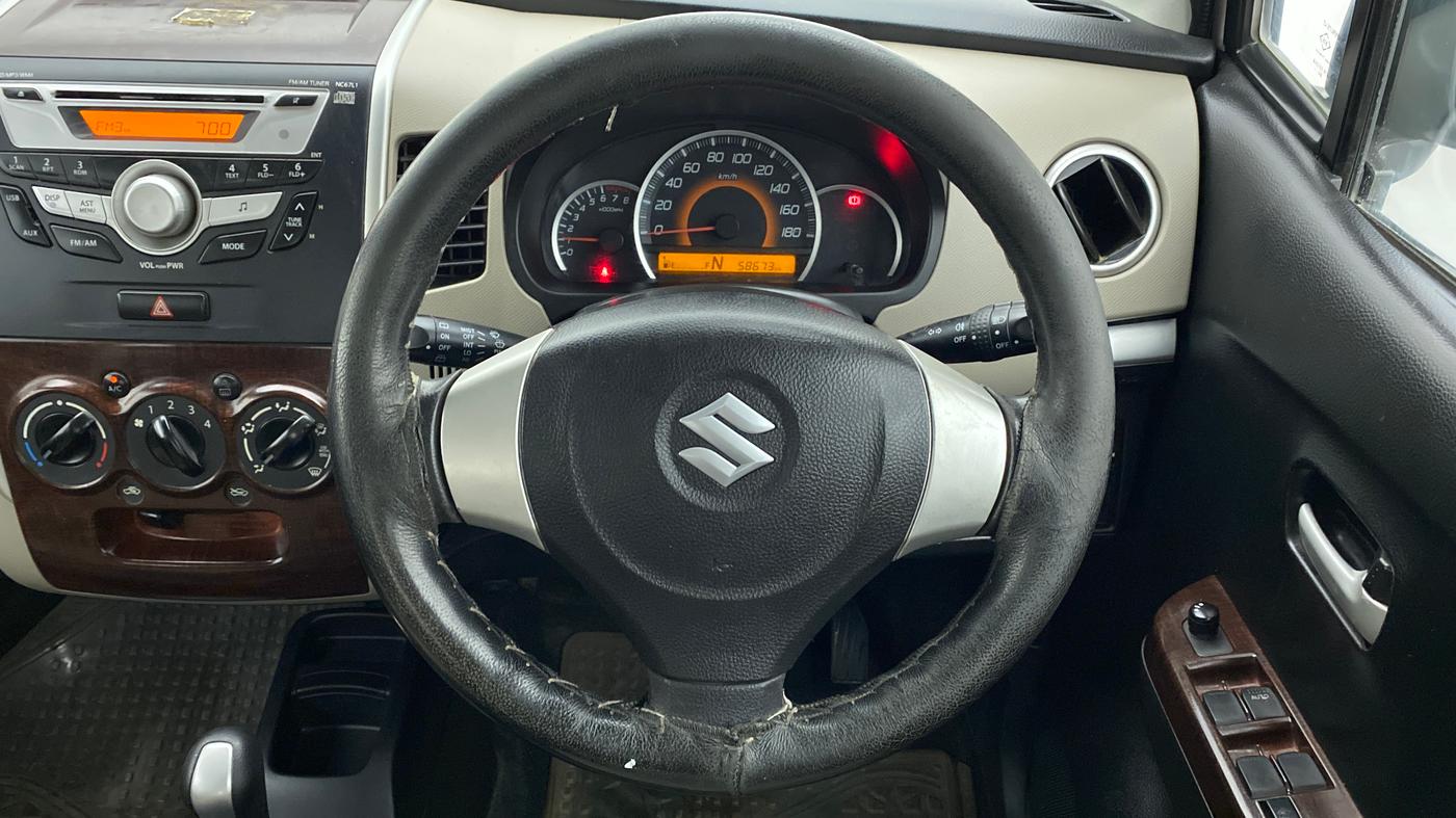 2016 Maruti Wagon R 1.0 VXI AMT, Petrol, Automatic, 58,760 km, Steering Wheel Close Up