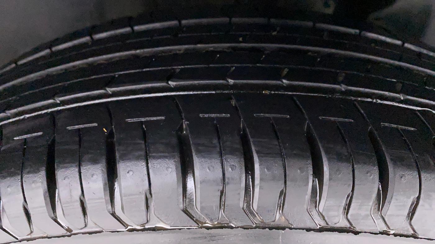 2019 Maruti Swift VXI D, Petrol, Manual, 10,056 km, Left Rear Tyre Tread