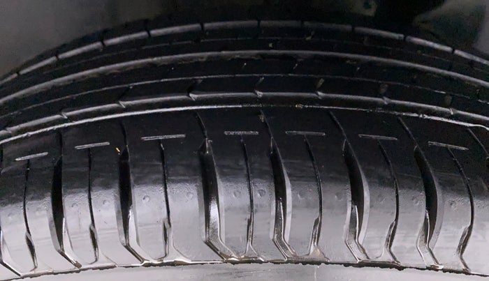 2019 Maruti Swift VXI D, Petrol, Manual, 10,056 km, Left Rear Tyre Tread