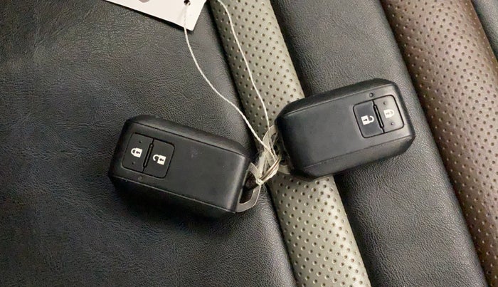 2023 Maruti BREZZA ZXI SMART HYBRID , Petrol, Manual, 59,305 km, Key Close Up