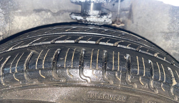2016 Maruti Alto K10 VXI, Petrol, Manual, 1,44,354 km, Left Front Tyre Tread