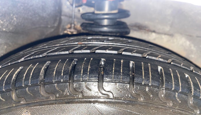 2016 Maruti Alto K10 VXI, Petrol, Manual, 1,44,354 km, Right Front Tyre Tread