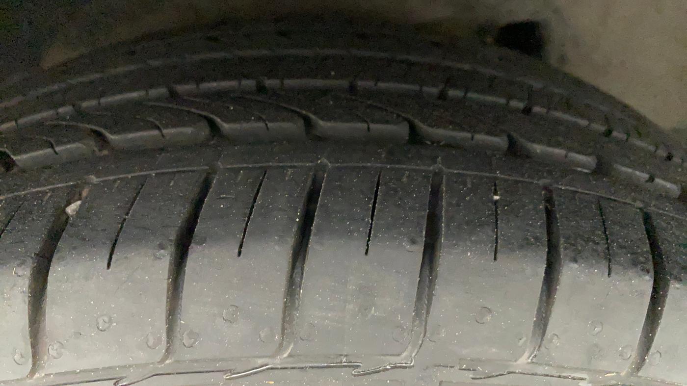 2012 Toyota Corolla Altis VL AT PETROL, Petrol, Automatic, 63,140 km, Right Rear Tyre Tread