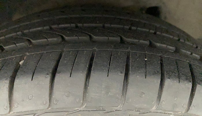 2012 Toyota Corolla Altis VL AT PETROL, Petrol, Automatic, 63,140 km, Right Rear Tyre Tread