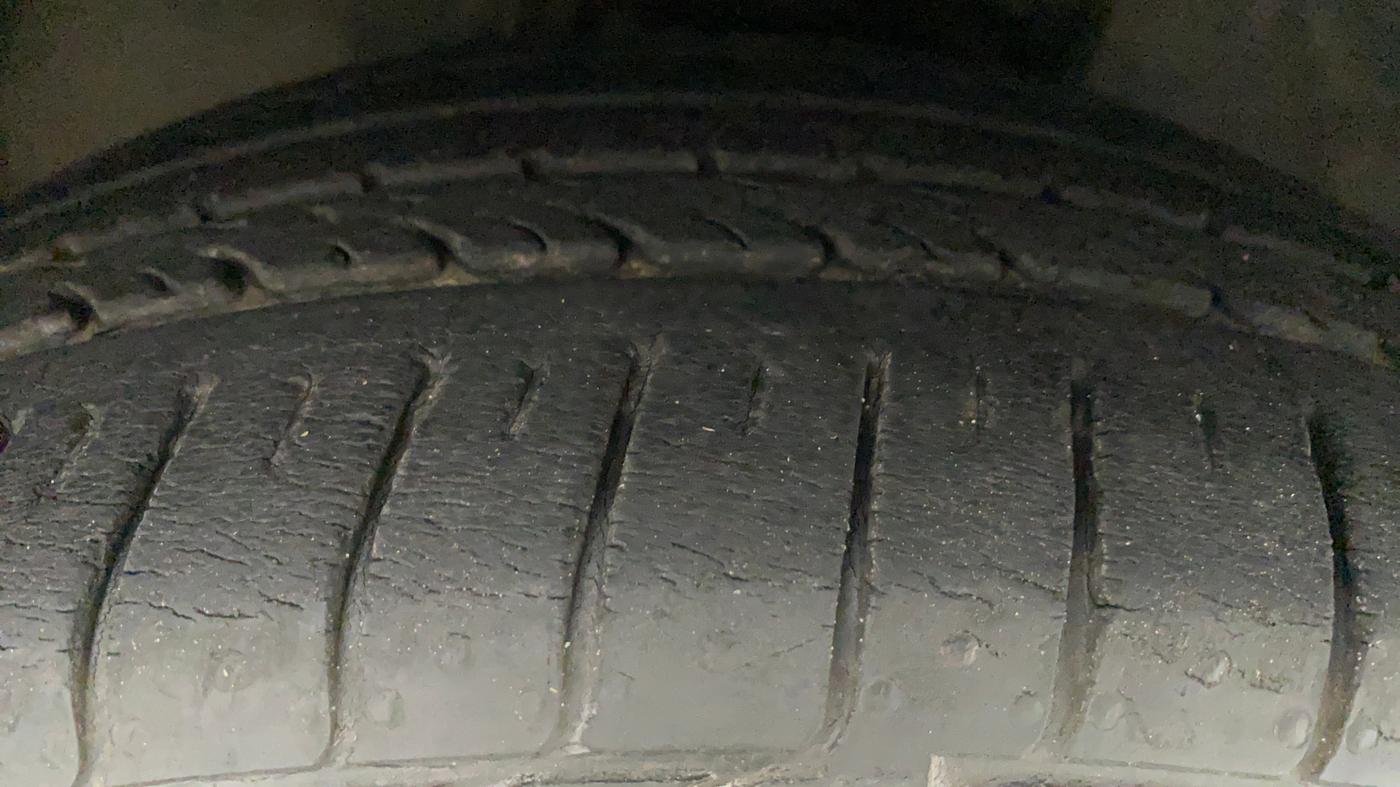 2012 Toyota Corolla Altis VL AT PETROL, Petrol, Automatic, 63,140 km, Right Front Tyre Tread