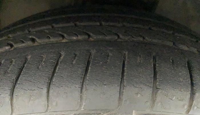2012 Toyota Corolla Altis VL AT PETROL, Petrol, Automatic, 63,140 km, Right Front Tyre Tread