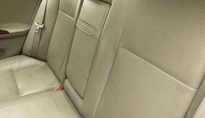 2012 Toyota Corolla Altis VL AT PETROL, Petrol, Automatic, 63,140 km, Second-row left seat - Armrest has minor damage