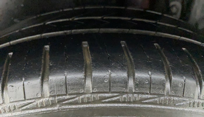 2014 Maruti Ertiga ZDI, Diesel, Manual, 95,541 km, Left Rear Tyre Tread