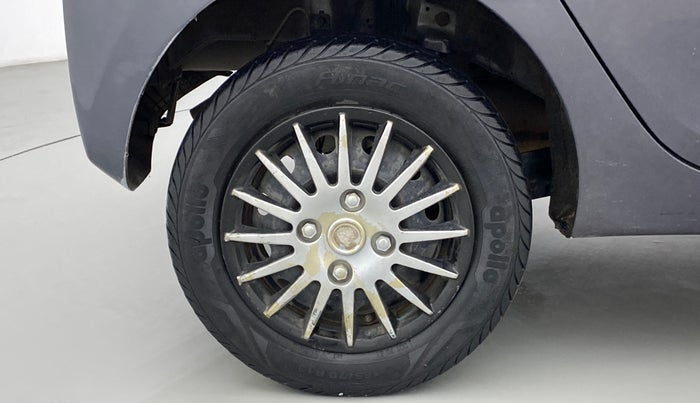 2017 Hyundai Eon ERA +, CNG, Manual, 92,549 km, Right Rear Wheel