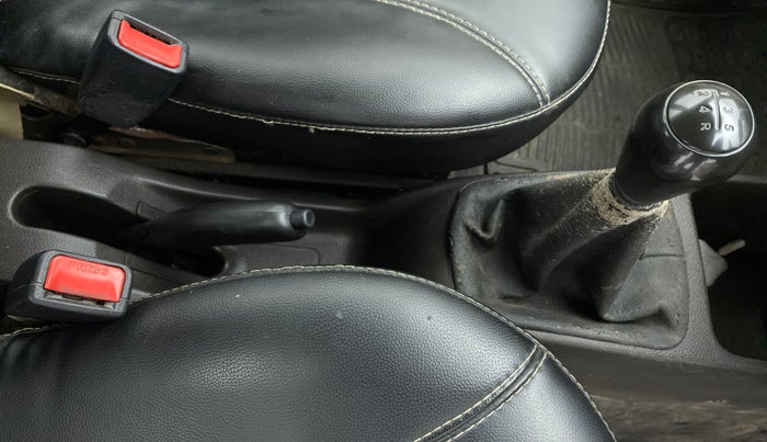 2017 Hyundai Eon ERA +, CNG, Manual, 92,549 km, Gear Lever
