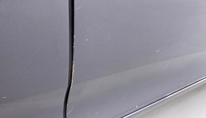2017 Hyundai Eon ERA +, CNG, Manual, 92,549 km, Driver-side door - Slightly rusted
