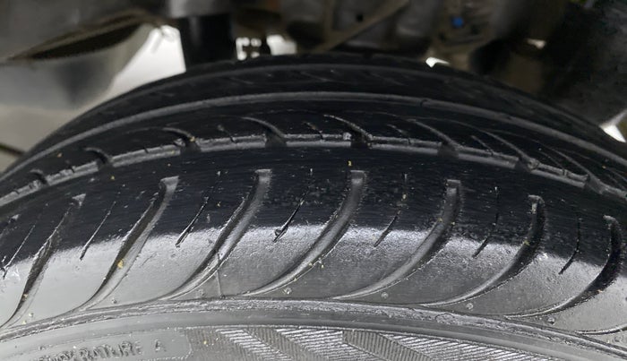 2017 Hyundai Eon ERA +, CNG, Manual, 92,549 km, Left Rear Tyre Tread
