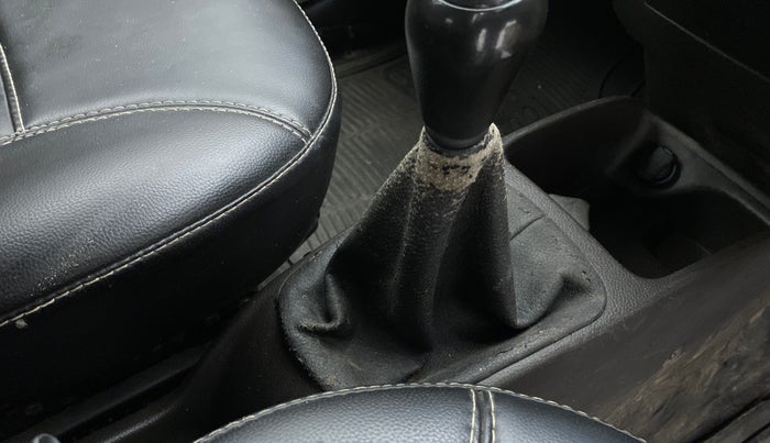 2017 Hyundai Eon ERA +, CNG, Manual, 92,549 km, Gear lever - Boot cover slightly torn