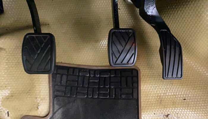 2019 Maruti Ciaz ALPHA 1.5 SHVS PETROL, Petrol, Manual, 40,966 km, Pedals